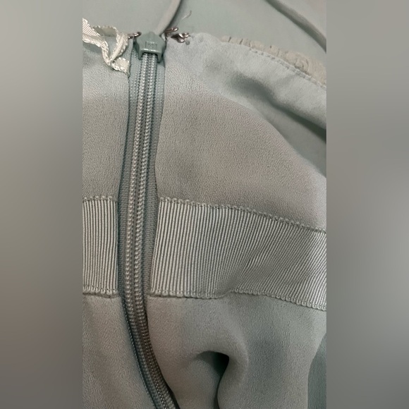 Anne Klein Embellished Silk Flowy Prom or Bridal Dress, Sage Green, size 4 - Picture 7 of 11